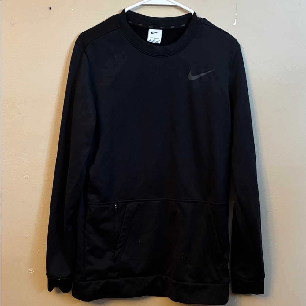 Nike Black Women's Crewneck Sweatshirt with Subtle Swoosh